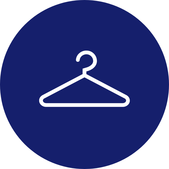 Weißes Kleiderbügel-Symbol auf dunkelblauem Hintergrund – steht für fachgerechte Änderungen und professionelle Schneiderei bei Fein und Rein.